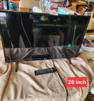 x407- 32 inch LG TV w/ remote