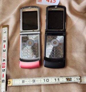 x415- motorola phones, no charger