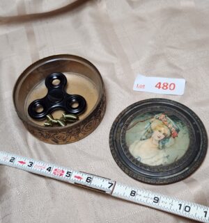 x480- French Victorian 1920s tin box w/ spinner