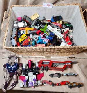 x495- collection of vintage toy cars, hotwheels, matchbox, figurines