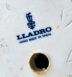 x500- Accordion Player by Lladro - Image 3