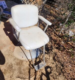 y11- Vintage Hydraulic Salon Chair. Tested/works