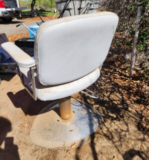 y11- Vintage Hydraulic Salon Chair. Tested/works - Image 4