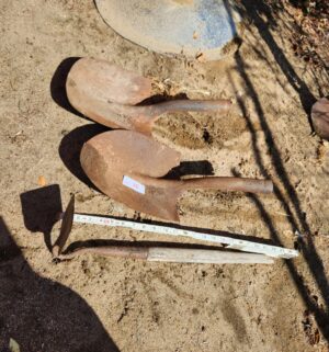 y16- shovel heads, garden hoe