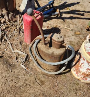 y25- Antique fuel can - Image 3