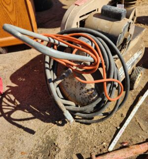 y29- Vintage electric air compressor. Tested/works - Image 3