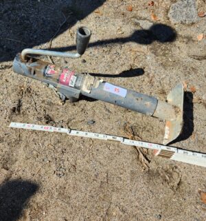 y35- trailer jack - Image 1