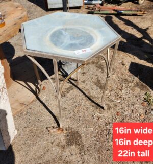 y39- mirror top accent table - Image 1