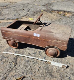 y57- Antique Murray Fire Chief flat front pedal car. - Image 1