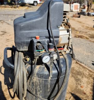 y69- Central Pneumatic 21 Gallon Air Compressor. Tested/works - Image 3