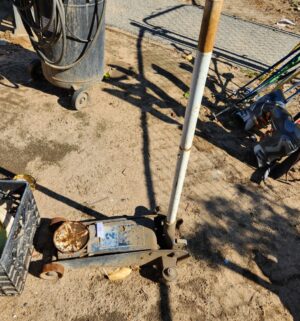 y71- sears 2 ton floor jack. Tested/works - Image 1