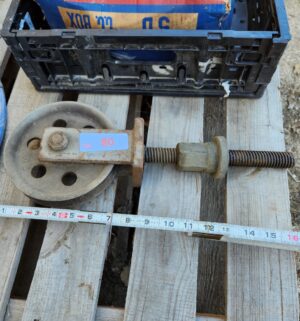 y80- metal pulley w/ threaded rod - Image 1