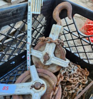 y85- pair of chain hoists - Image 2