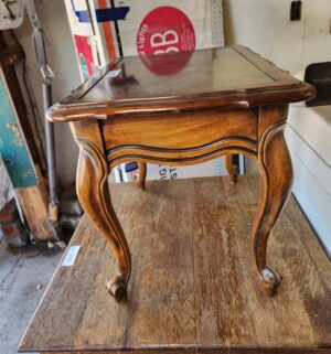 y107- vintage foot stool / accent table - Image 3