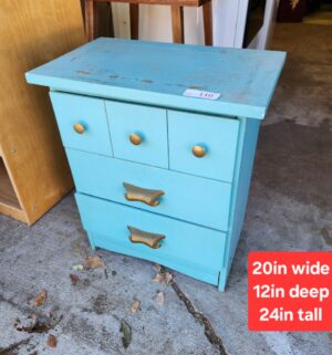 y110- antique 3 drawer dresser - Image 1
