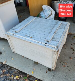 y116- Antique Large Ice Box. - Image 1