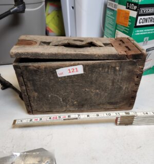 y121- antique ammo box - Image 1
