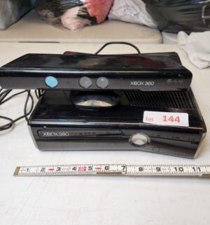 y144- Xbox 360 S w/ kinect no cords - Image 1