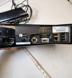 y144- Xbox 360 S w/ kinect no cords - Image 3