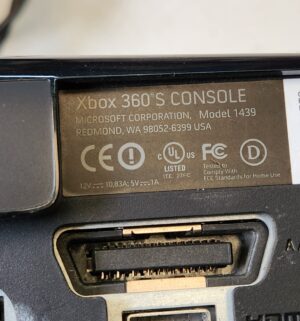y144- Xbox 360 S w/ kinect no cords - Image 4