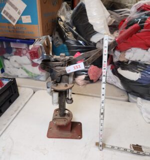 y151- MEC 600 Jr. Mark 5 single-stage shotshell reloading press - Image 1