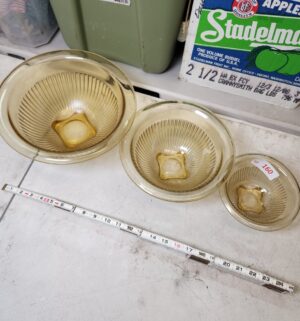 y160- golden glow depression glass mixing bowl set - Image 2