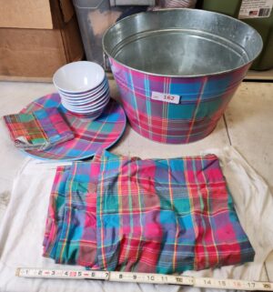 y162- picnic bucket - Image 1