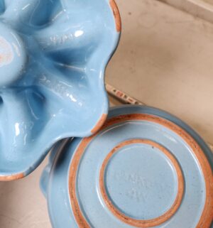 y173- Frankoma Pottery Lazy Bones covered casserole dish, warming stand - Image 4