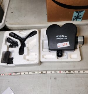 y174- windew projector - Image 1