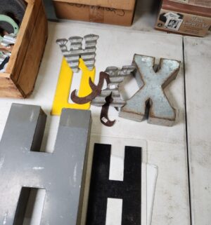 y218- vintage assorted letters - Image 3