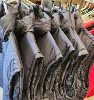 y224- qty 7 vests w/ tags Size L, M, S - Image 3