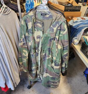y233- Camo Overcoat Size L. 36.5 - Image 1