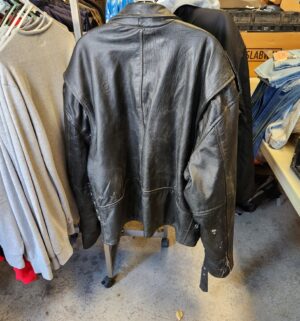 y236- Bikers Leather Motorcycle Jacket Size 64 - Image 3