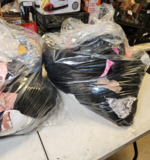 y248- Bags of womens clothing Size L to XL - Image 2
