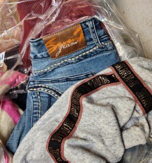 y248- Bags of womens clothing Size L to XL - Image 3