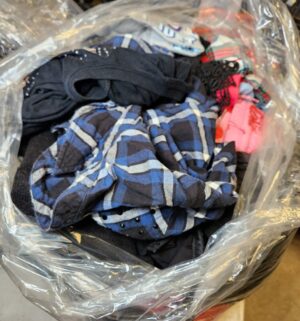 y248- Bags of womens clothing Size L to XL - Image 4
