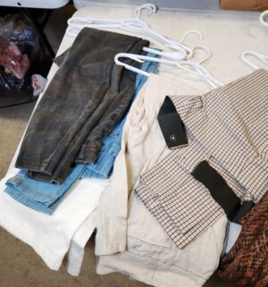 y249- mens pants size L to XL - Image 2