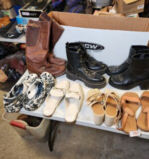 y252- Womens Shoes size 7.5 to 9 - Image 1