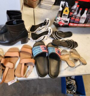 y252- Womens Shoes size 7.5 to 9 - Image 2
