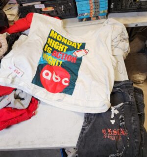 y253- Vintage mens clothing size L to XL - Image 1