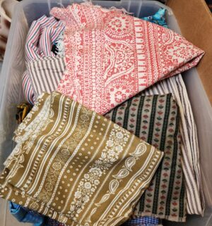 y262- 3 boxes of sewing patterns & material - Image 2