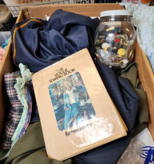 y262- 3 boxes of sewing patterns & material - Image 3