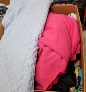 y262- 3 boxes of sewing patterns & material - Image 4