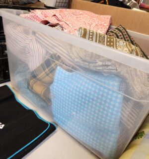 y262- 3 boxes of sewing patterns & material - Image 7