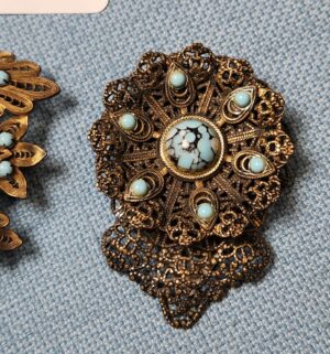 z2- vintage Czechoslovakian dress clips - Image 3