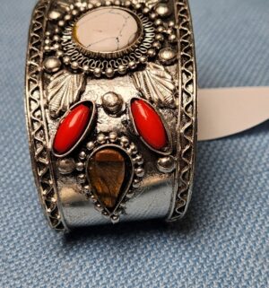 z5- Bohemian silver-tone cuff bracelet - Image 3