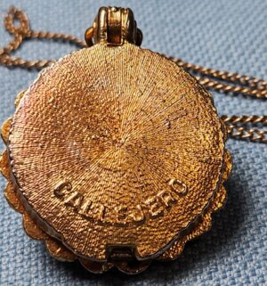 z7- vintage Callejero gold-tone perfume locket pendant - Image 3