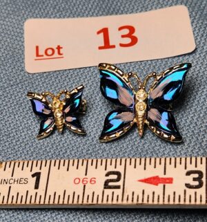 z13- Brooch Pins Pair of Butterflies Modern Gold Tone Blue