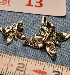 z13- Brooch Pins Pair of Butterflies Modern Gold Tone Blue - Image 3