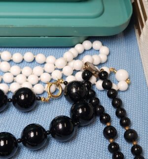 z16- vintage bead necklaces - Image 3